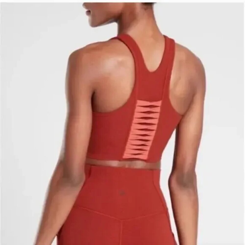 Athleta Conscious Twist Crop in Powervita Size S cup A-C